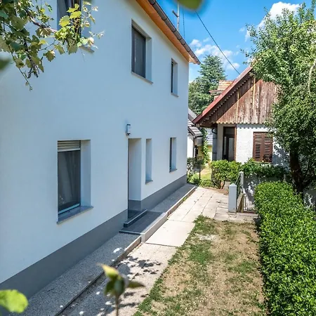 House Hiperbola & Outdoor Activities Apartment