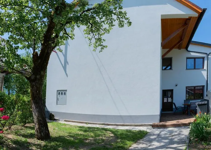 House Hiperbola & Outdoor Activities דירה בובק