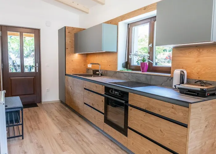 House Hiperbola & Outdoor Activities בובק