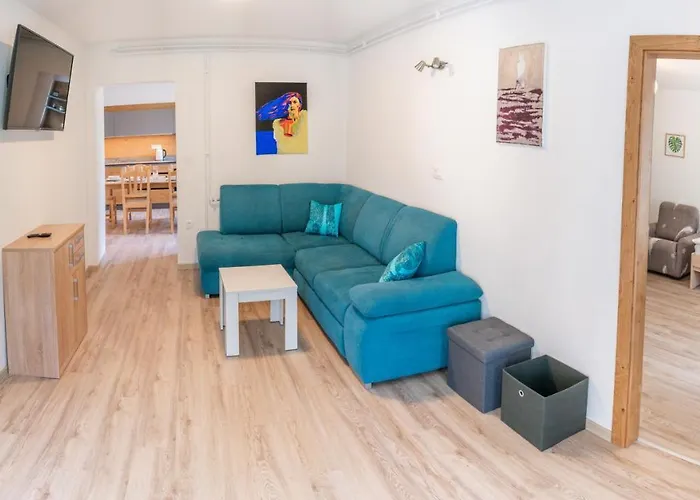 House Hiperbola & Outdoor Activities דירה בובק