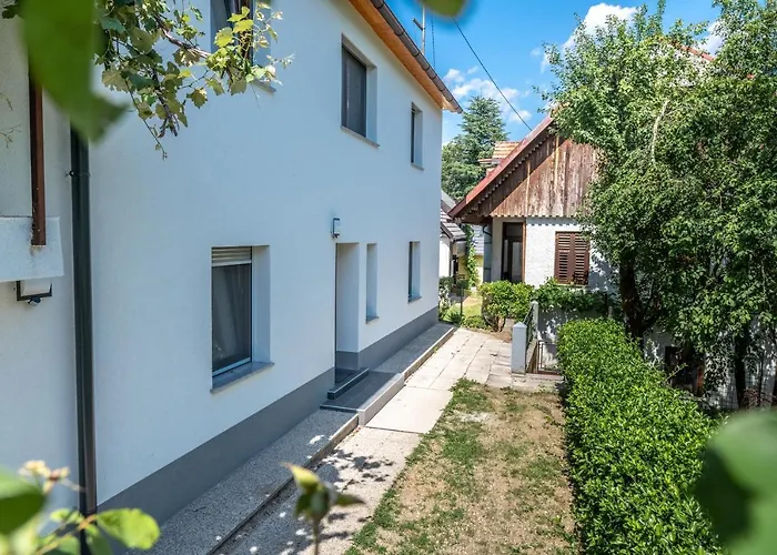 House Hiperbola & Outdoor Activities דירה