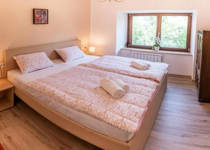 House Hiperbola & Outdoor Activities דירה בובק