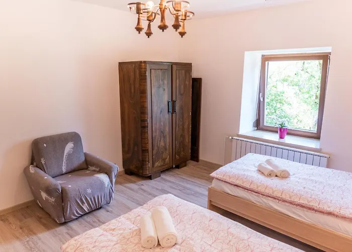 House Hiperbola & Outdoor Activities בובק